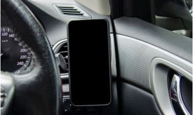 Uchwyt na telefon do samochodu – jak wybrać bezpieczny?