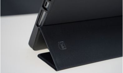 Jakie etui na tablet? Czarny case z miejscem na rysik