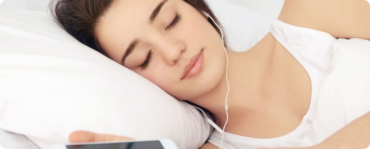 Czy szumu można słuchać przez słuchawki? Biały, różowy i brązowy - ryzyko i zalety