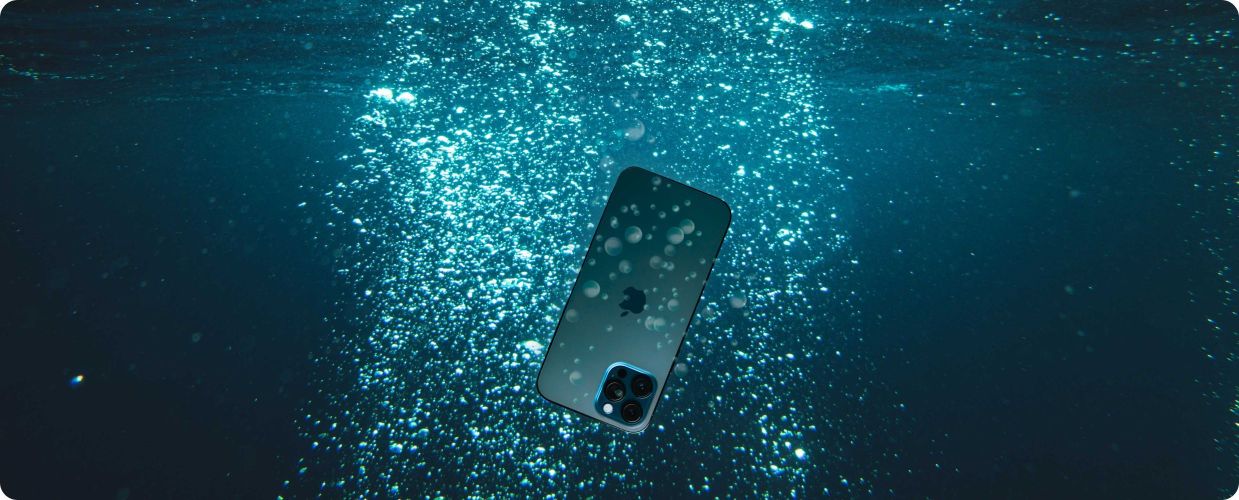Co zrobić, gdy iPhone wpadnie do wody? Pierwsza pomoc krok po kroku