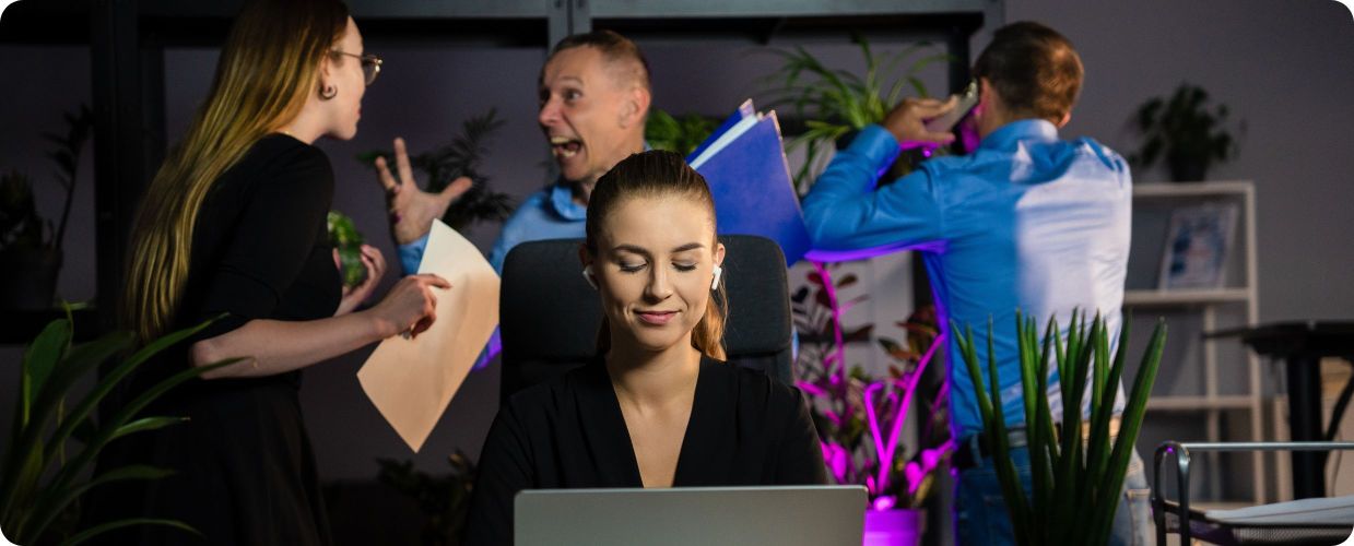 ENC – co to jest i jak działa redukcja szumów mikrofonu w słuchawkach?