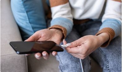 Wymiana baterii w telefonie – ile kosztuje i czy warto?