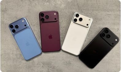iPhone 18 Pro w czterech kolorach - niebieski, wiśniowy (Dark Cherry), biały i czarny, ułożone na blacie