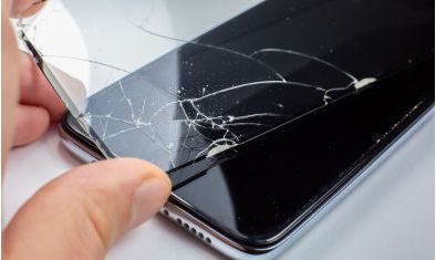 Jak zdjąć folię ochronną z telefonu?