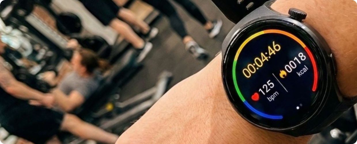 smartwatch 3mk Altora podczas treningu na siłowni monitorowanie tętna i aktywności fizycznej zegarek sportowy z trybami treningowymi