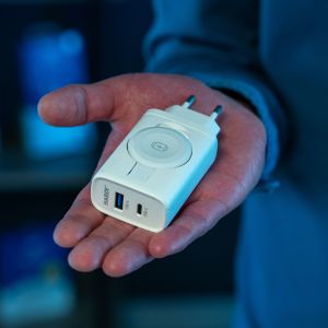 jaka-ladowarka-do-iphone-16-kompatybilnosc-moc-i-technologie-ladowania-3