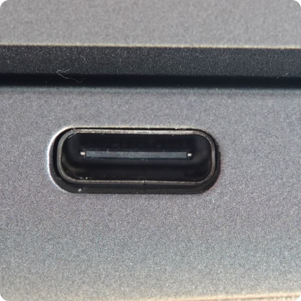 Port usb-c w laptopie