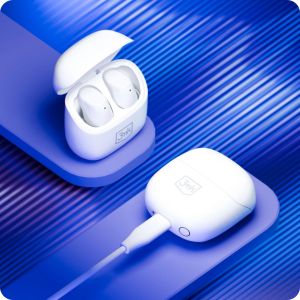 Game Mode w słuchawkach Bluetooth - co to jest i jak działa Słuchawki 3mk BlitzBuds w etui ładującym